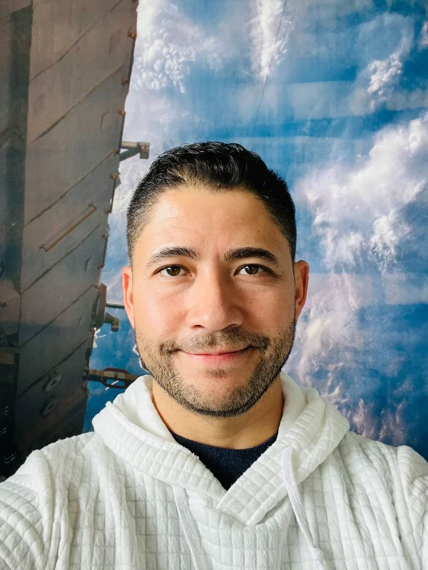 Dr. Luis Zea